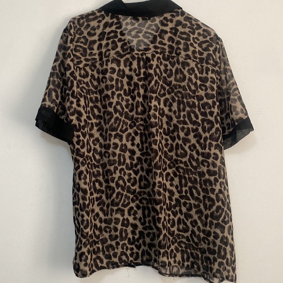 Lily and Lou - Sheer Lightweight Button up Leopard print top - Size 18 - Picture 4 of 4